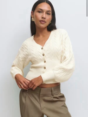 Tröja Gina Tricot  - Superfina kofta från Gina Tricot. Storlek S. Ny utan prislapp. Helt slutsåld på hemsidan. Det går bra att använda köp nu💕