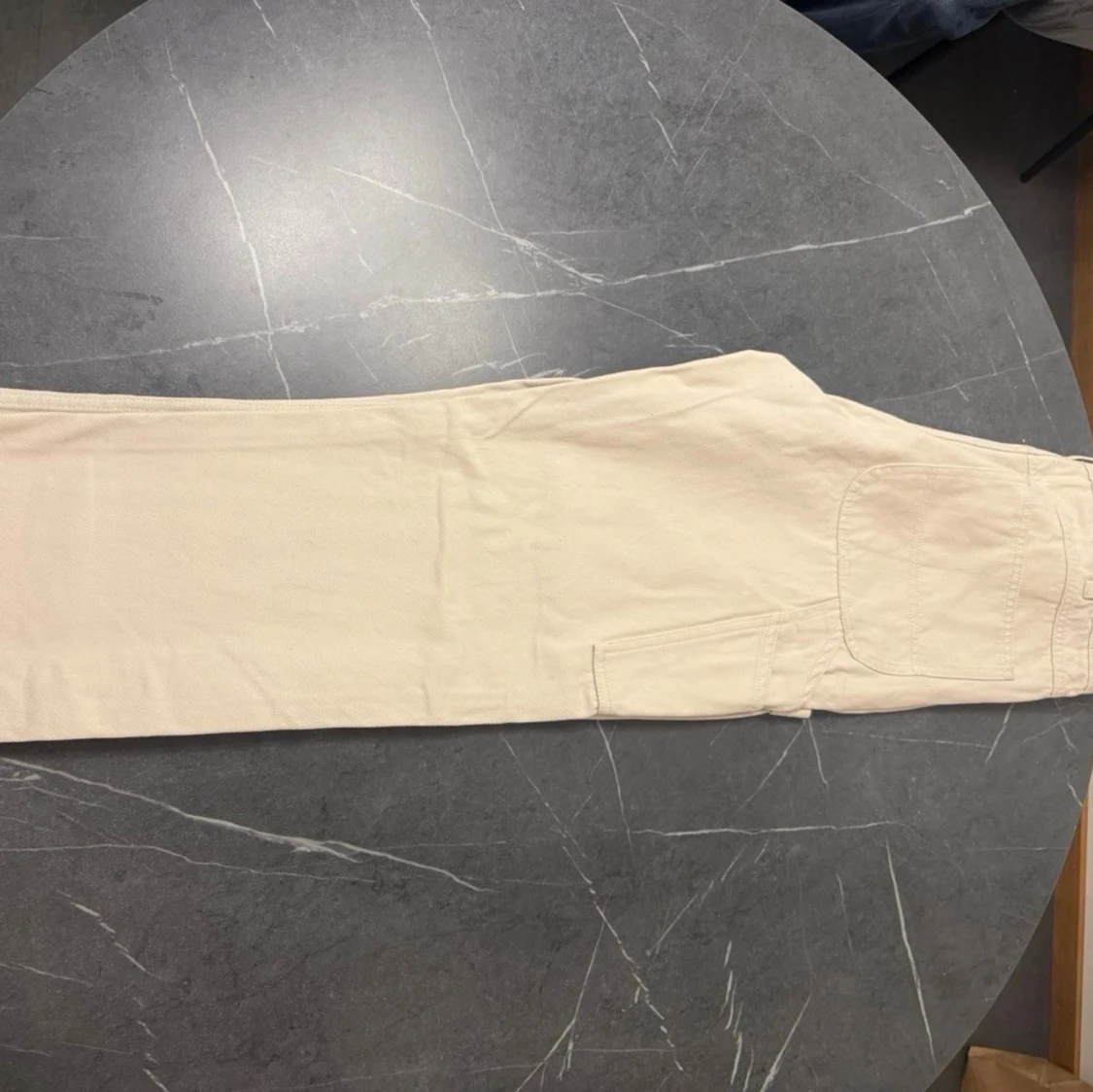 Beige cargobyxor med raka ben - 3