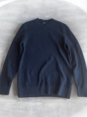 J. Lindeberg S - Säljer en riktigt fet J Lindeberg tröja, tröjan är 10/10 skick, jätte fint skick. Storlek S, billigare pris vid bundle köp samt skickar med gåva vid köp utan bud 👋