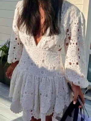 studentklänning (maje likande) - Jättefin maje liknande studentklänning! Aldrig använt då den är förliten på mig så klänningen är i väldigt bra skick (liten defekt på dragkedjan vilket man inte märker)💓