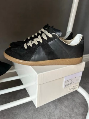 Maison Margiela Gats Äkta - Inköpta från Paul & Friends. Självklart äkta! I färgen svart, riktigt snygga. Storlek 42, säljer för att de är för små för mig