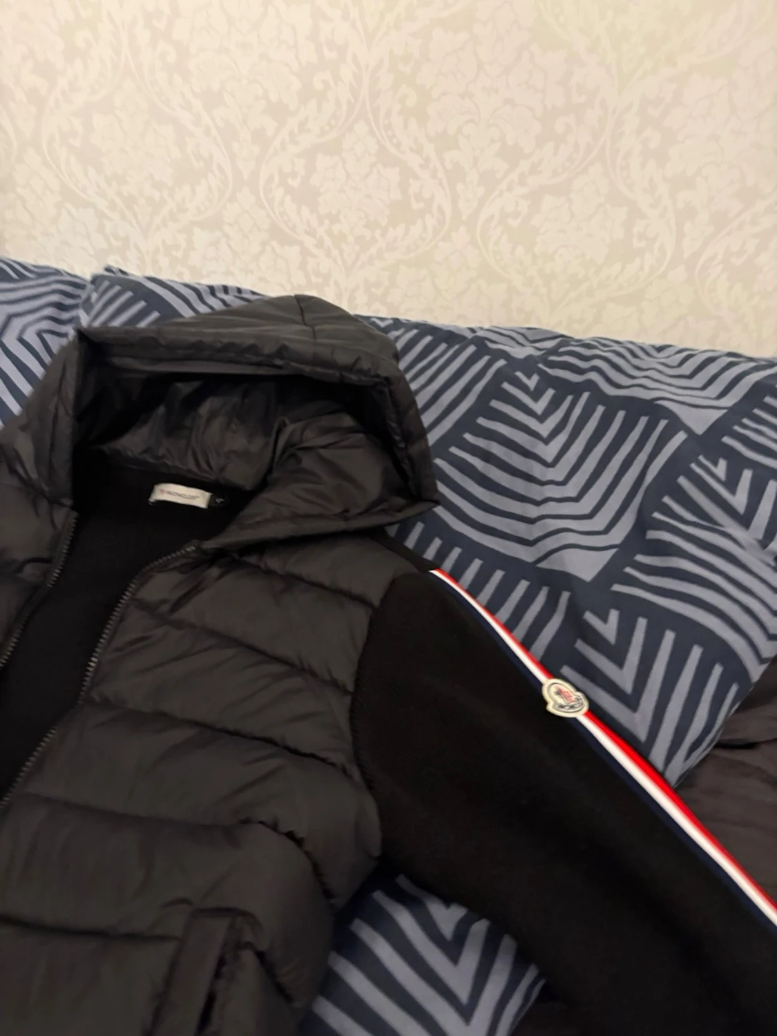 Svart cardigan  med huva från Moncler - 1