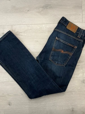 Nudie jeans  - Hej! Säljer dessa nudie jeans//mycket fint sick!//fråga gärna! 