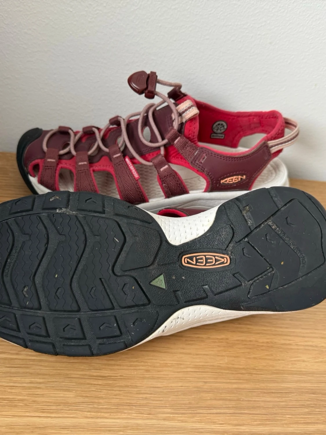 Röda  sandaler från Keen  - 4