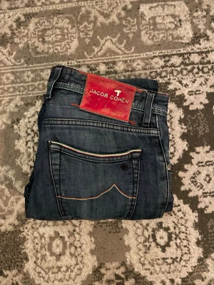 Jacob Cohen Limited Edition jeans - Köp inte denna annonsen!Vill byta dessa Jacob Cohen, Limited Edition Style 632. Mot två par dondups. Bor i Kungsbacka hör av er vid frågor!