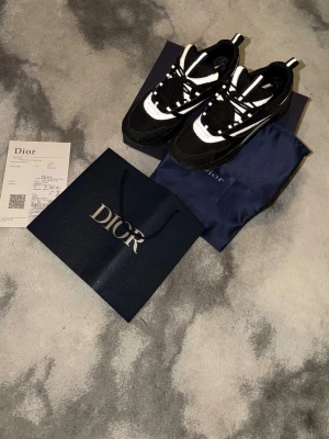 B22s svarta  - Sköna b22s använda runt 7 gånger inte så många defekter.🤞KOMMER UTAN BOX