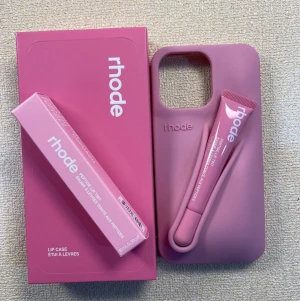 rhode skal + liptint - Skal+Liptint+box följer med! passar iphone 13/14/15. helt nytt oanvänt! Ribbon 🩷