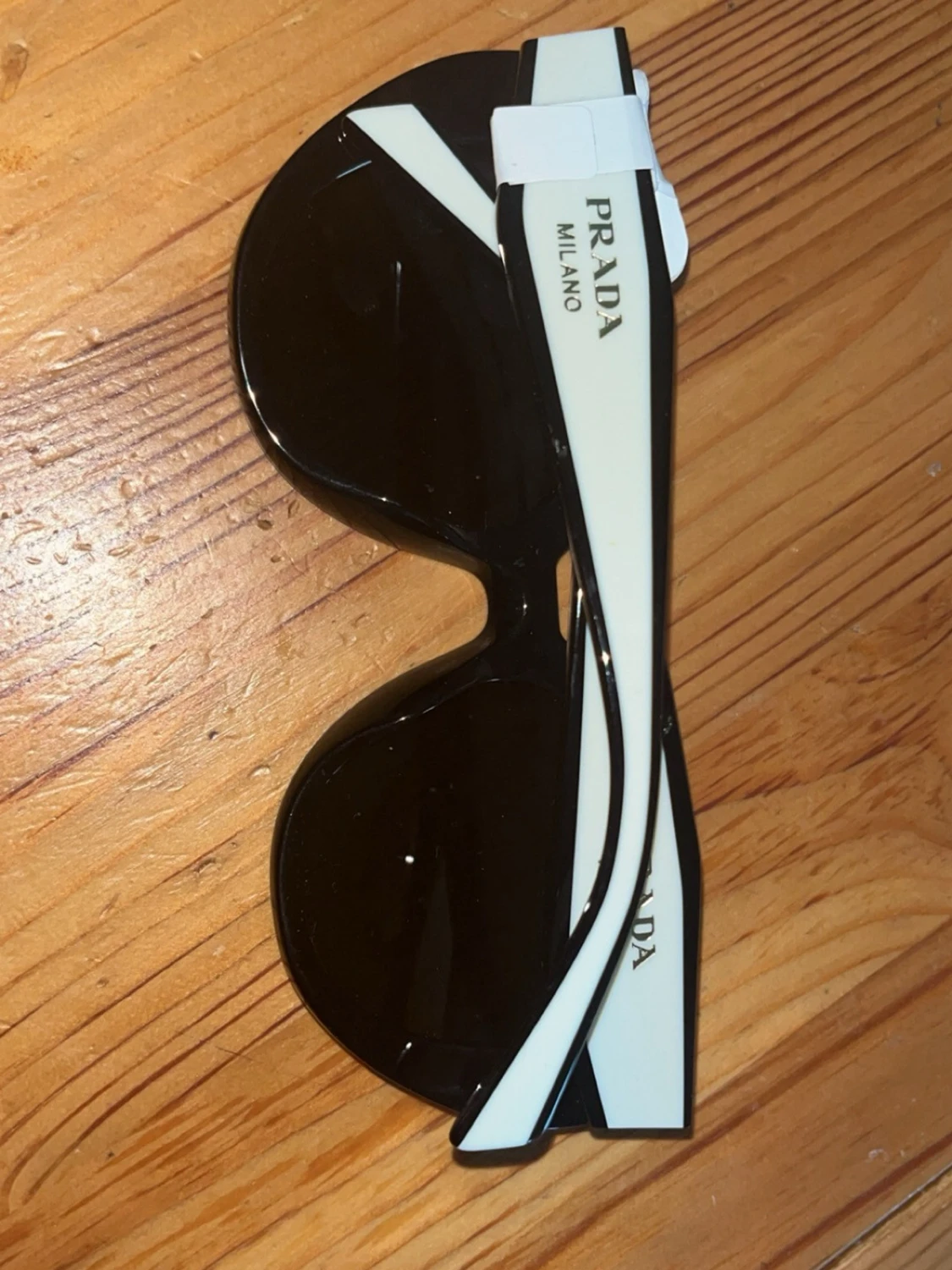 Svarta cat eye solglasögon från Prada - 1