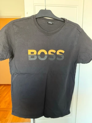 Boss t shirt - Boss t shirt som passar Perfect nu till sommaren