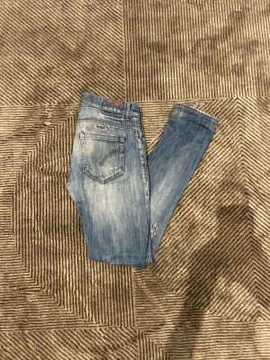 Dondup George jeans  - Dondup George jeans i storlek 31 i nyskick 