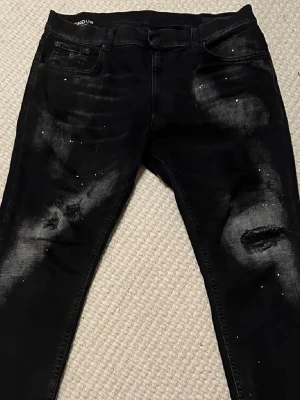 Dondup jeans - Dondup jeans I nyskick. Storlek 32. Skirv vid frågor eller funderingar!