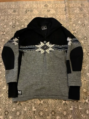 DALE OF NORWAY knitted long sleeve  - Vintage dale of Norway knitted long sleeve/jacket