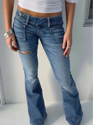 Jeans  - Låga jeans från Gina 14+, de är för små för mig🤍