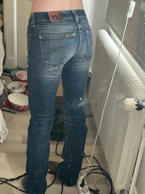 Lee bootcut jeans - Köpta på sellpy, använda några gånger men inga defekter💞lägg gärna bud! Jag är 160 och de passar mig bra i längd, möjligen lite för långa