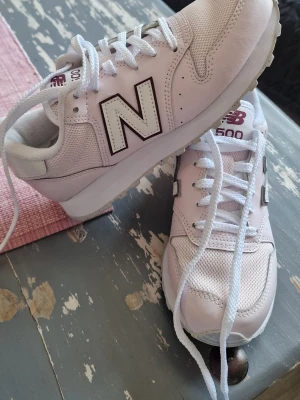 Ljust Rosa New Balance 500 sneakers - Fräscha ljusrosa New Balance 500 sneakers oanvända stl 36 innermått 22.5cm