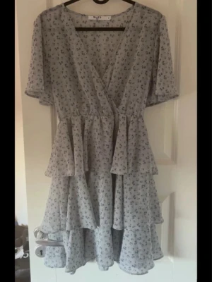 Volangklänning - Fin klänning