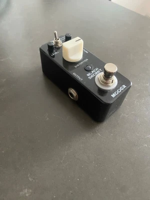Mooer Black Secret pedal (RAT style) - Mooer Black Secret pedal in excellent condition. Great RAT-style distortion with Vintage & Turbo modes. Compact size, ideal for pedalboards Can ship as soon as purchased.