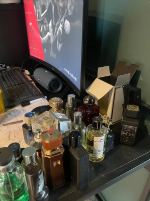 Parfymer - Säljer alla parfymer. Sparar till moppe så allt ska bort. nämn ett pris så kan vi lösa. Alla är äkta har kvitto på bad boy extreme och blue talisman men också aqua di gio. Bara att fråga. 