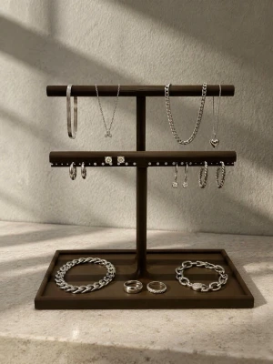 Smyckesställ - Smyckesställ i brun. I bra skick😍