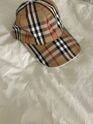Burberry keps - Burberry keps oanvänd. 