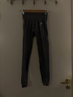 Gymshark tights - Tights ifrån gymshark. I bra skick. Används inte längre. Hör av dig om du har några frågor! 💗🫶🏼