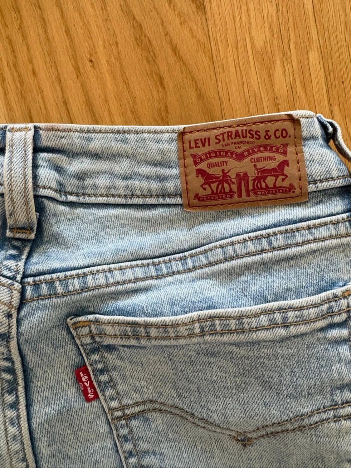 Ljusblå Levi's jeans med raka ben - 1