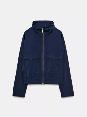 Jacka med hög krage & fickor - Säljer denna superfina jackan från Zara i storlek L då den tyvärr inte har kommit till användning! ❤️🍒 Använd max 1 gång 