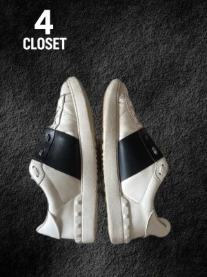 Valentino Open - Säljer dessa feta Valentino Opens! Priset är diskuterbart, hör av dig för frågor och funderingar!✅✅