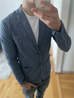 Blå casual kavaj  - Skick 9/10✅ skriv vid frågor eller funderingar!