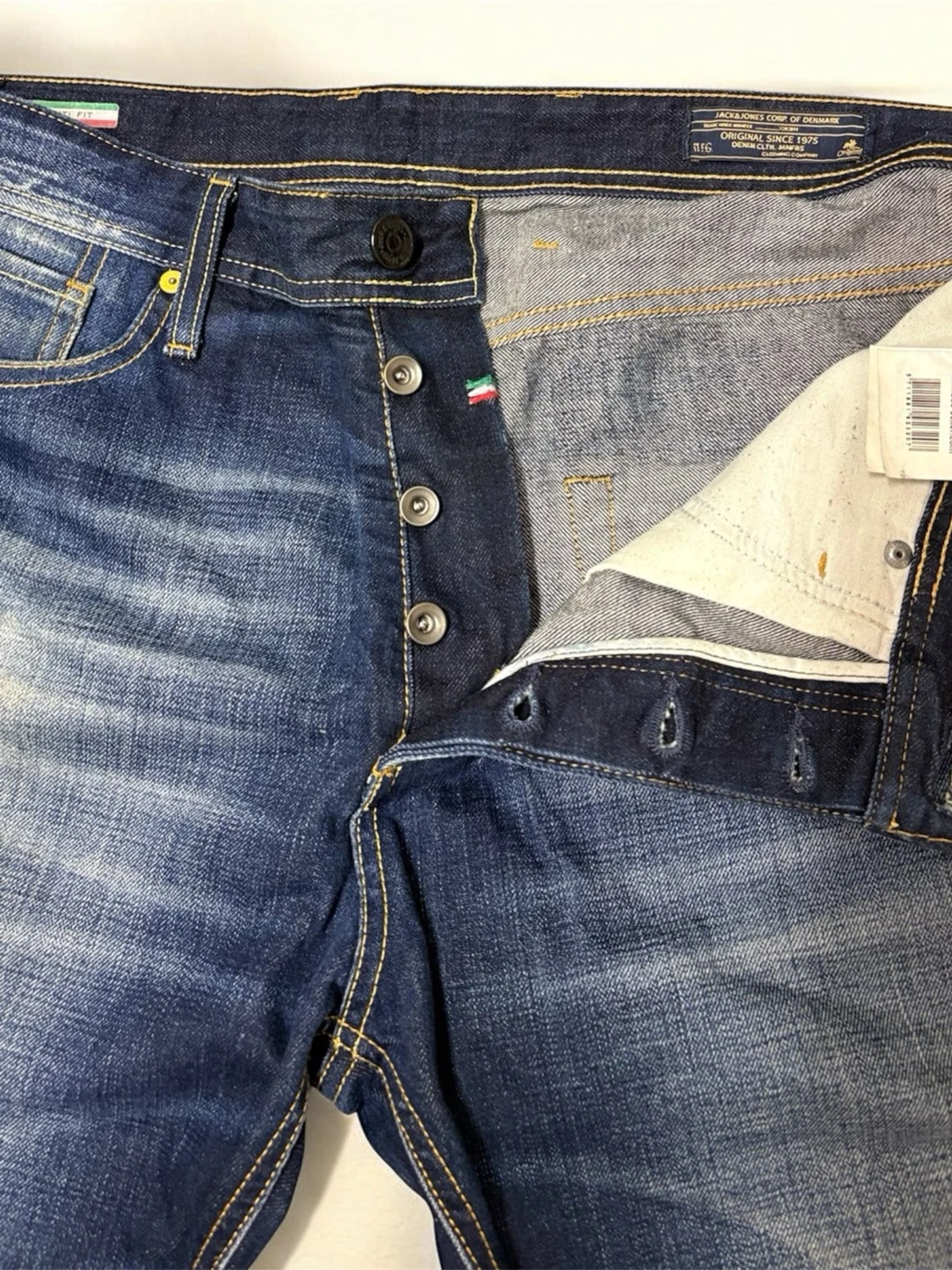 Mörk blåa jeans från jack and Jones  - 2