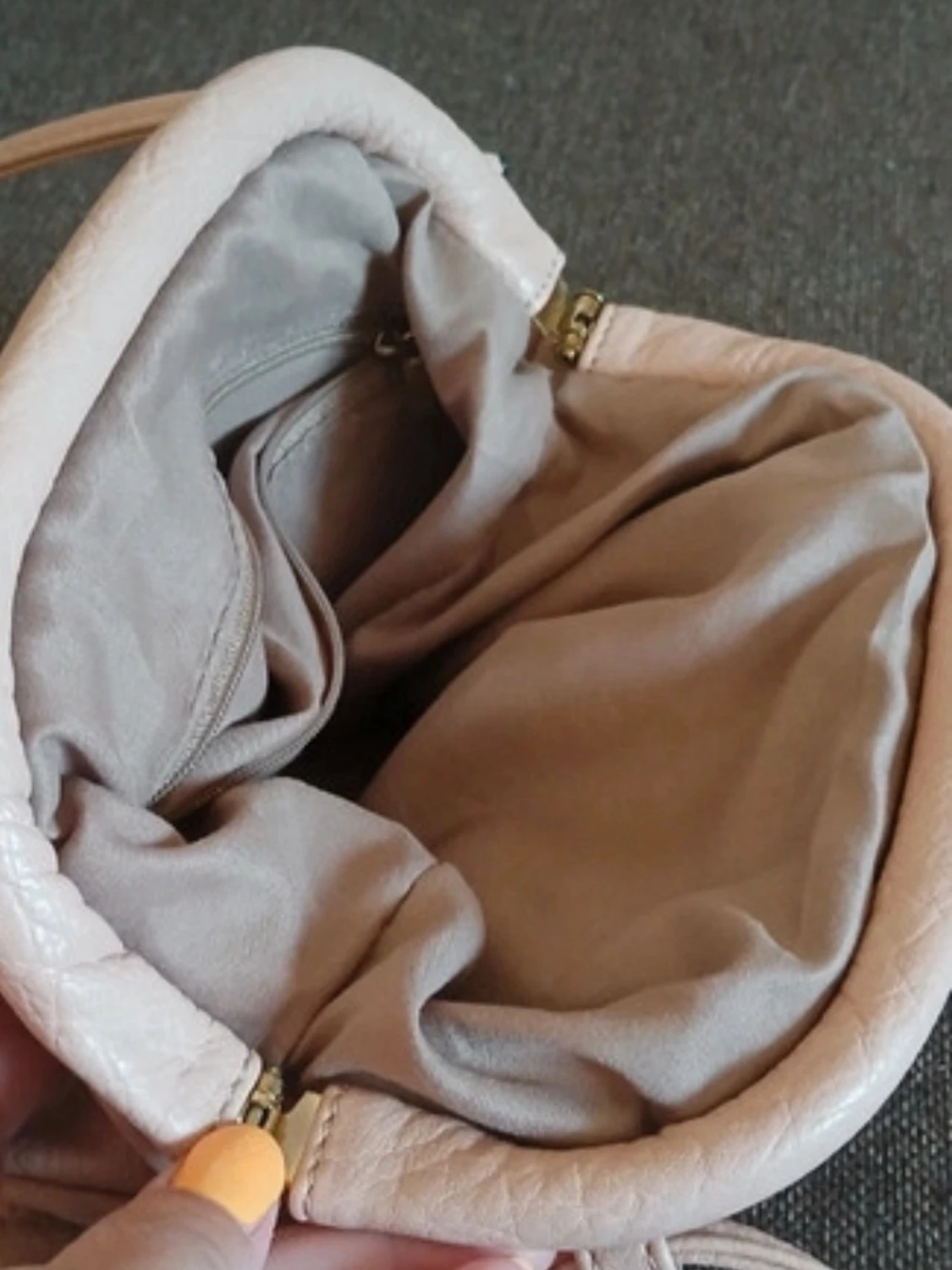 Ljusrosa axelremsväska dumpling - 1