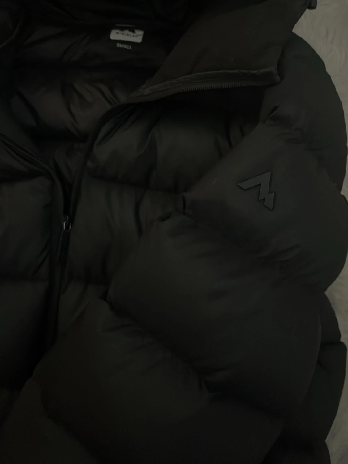 Svart pufferjacka med huva - 2