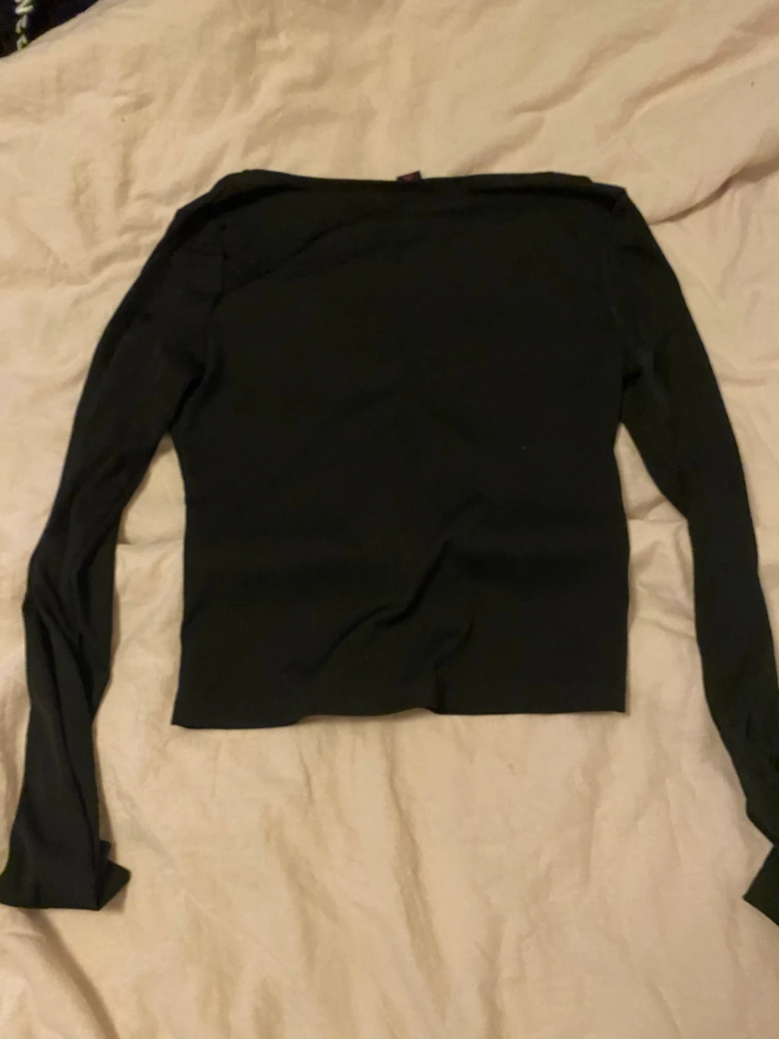 Svart croppad långärmad topp - 1