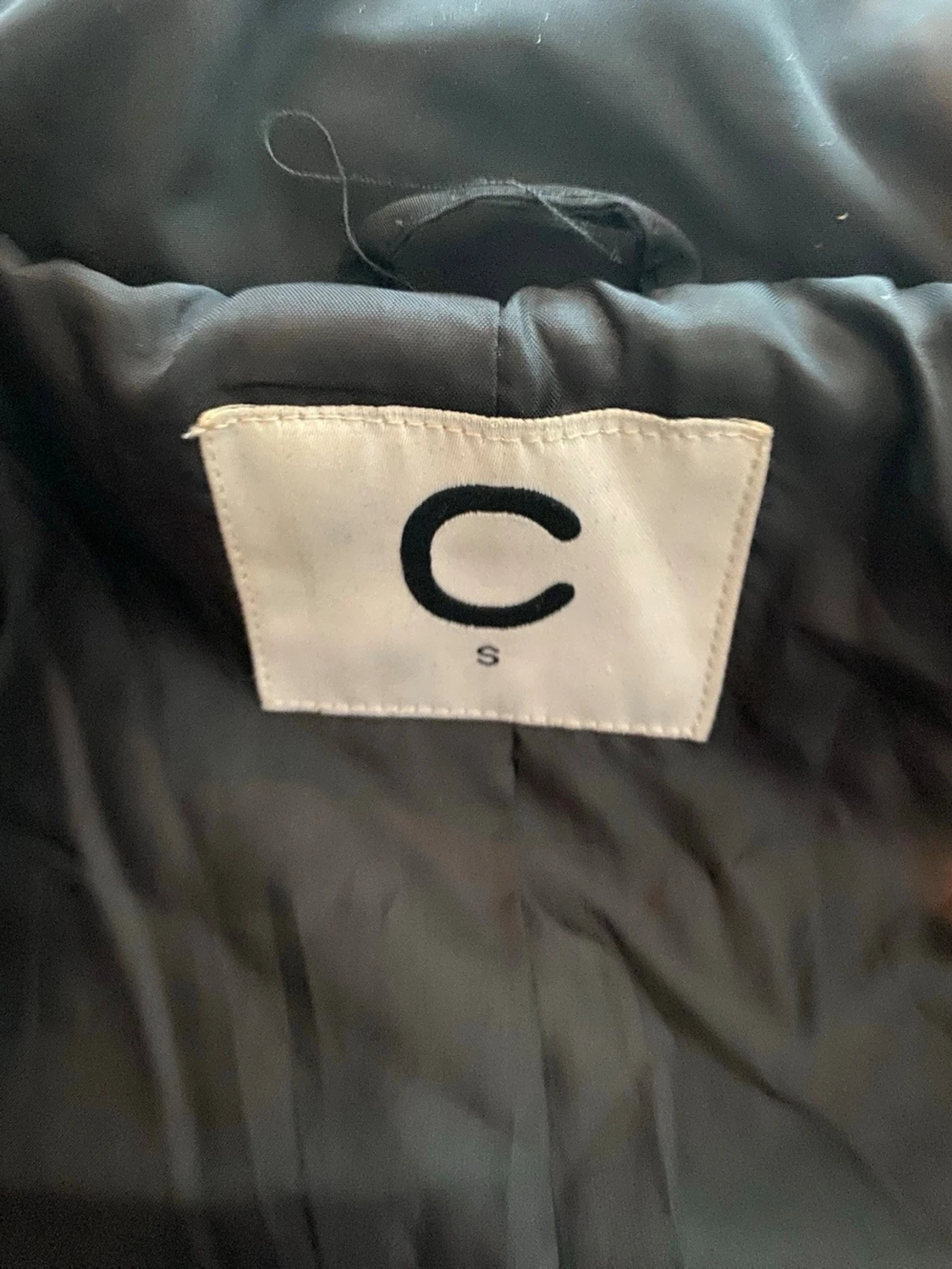 Svart pufferjacka med dragkedjor - 2