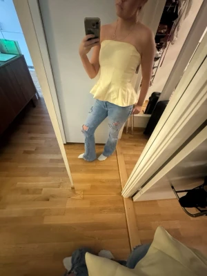 Ljusgul Zara topp - Jättefin ljusgul tubtopp från Zara som endast använts en gång säljer pga att den inte används💕