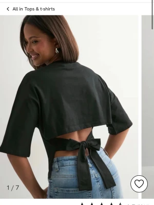 nelly back tie t-shirt svart jättebra skick  - knappt andvänd 🩷