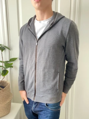 Massimo cardigan  - Massimo cardigan - inga defekter - modellen är 180 cm 75 kg - storlek M - Kom med frågor ❤️