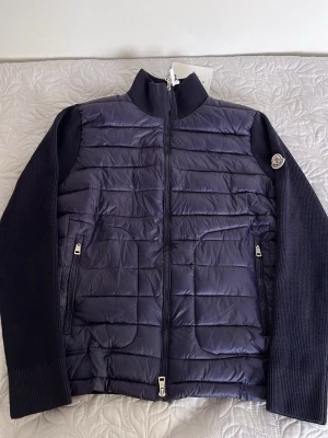 Moncler cardigan  - Helt ny storlek M, nfc Scan ✅