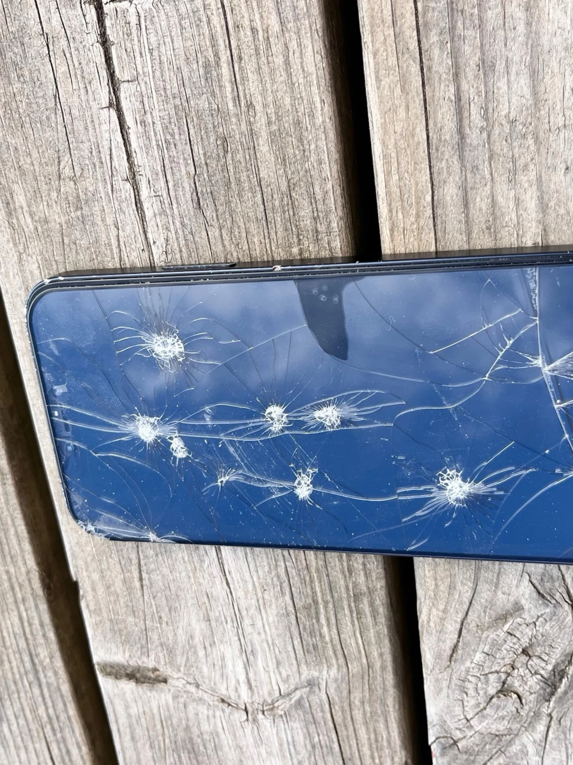 Begagnad skärmskydd till Iphone 13 - 1