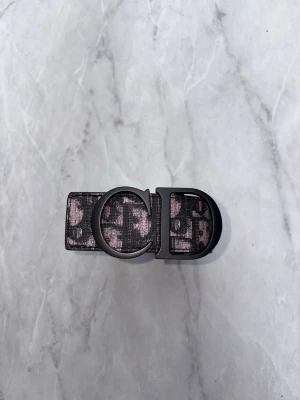Dior bälte - Ett premium bälte perfekt för alla tillfällen!