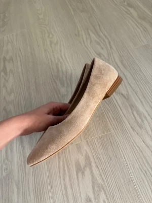 Ballerinaskor  - Helt nya och omvända som ni ser. Super söta funkar till allt!❤️