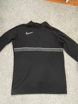 Nike tröja - Nike träningströja för 149kr.