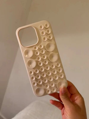 iPhone 14/15 Pro Max skal - Mobilskal med sugproppar. Fäster bra och är helt nytt!