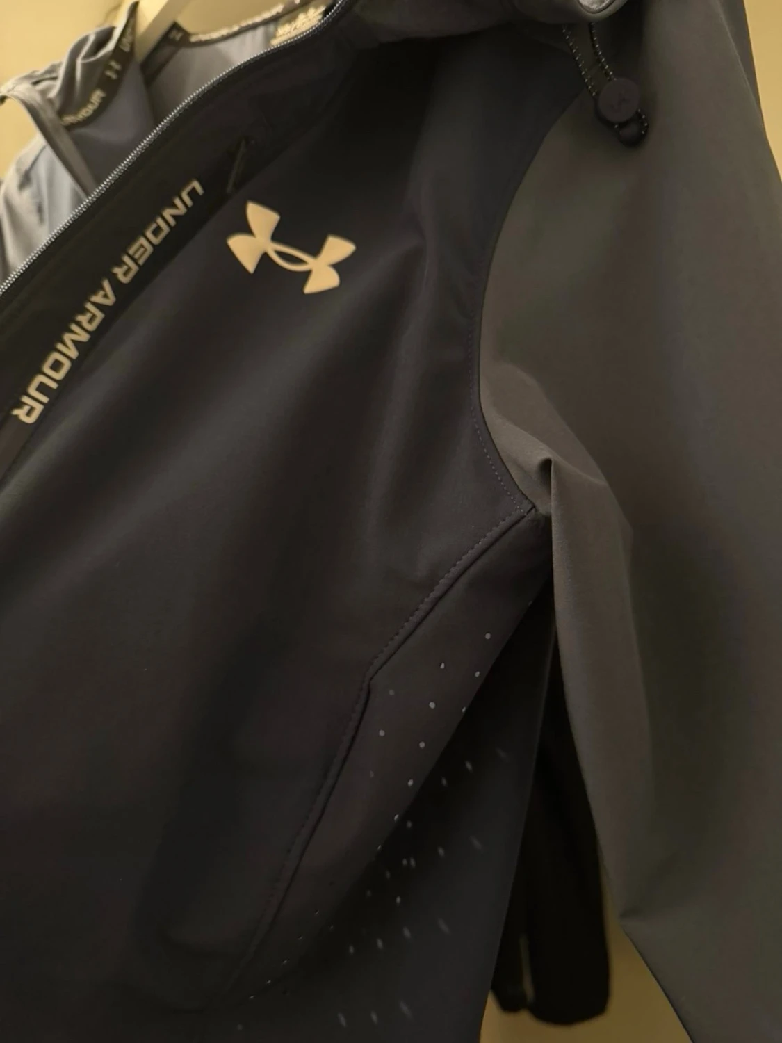 Blå vindjacka från Under Armour - 1