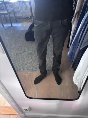 Replay anbass hyperflex - Hej! Säljer ett par snygga och bekväma Replay jeans i modellen anbass(slimfit) Jeansen är i replays mest stretchiga modell hyperflex vilket gör dem otroligt bekväma och sköna att ha på sig hela dagen. (Nypris 1700kr) storlek W31 L34