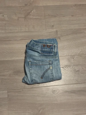 Dondup jeans - Riktigt schyssta dondup jeans för ett väldigt schysst pris: 549kr prutbart, storlek 31. Skriv för mer information. Skick: 8/10