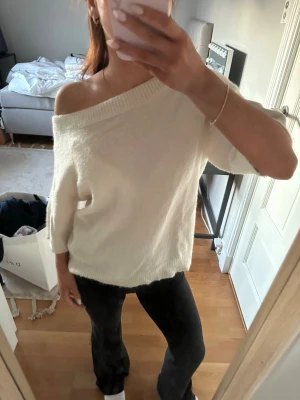 Stickad tshirt  - Stickad tshirt från gina tricot i storlek 170❤️