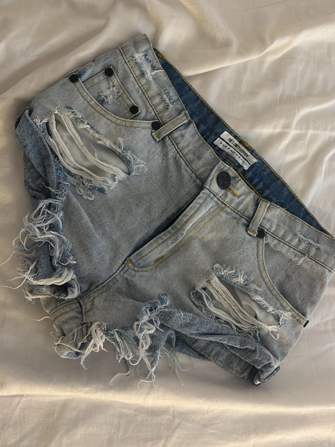 Ljusblå slitna jeansshorts One Teaspoon - 1