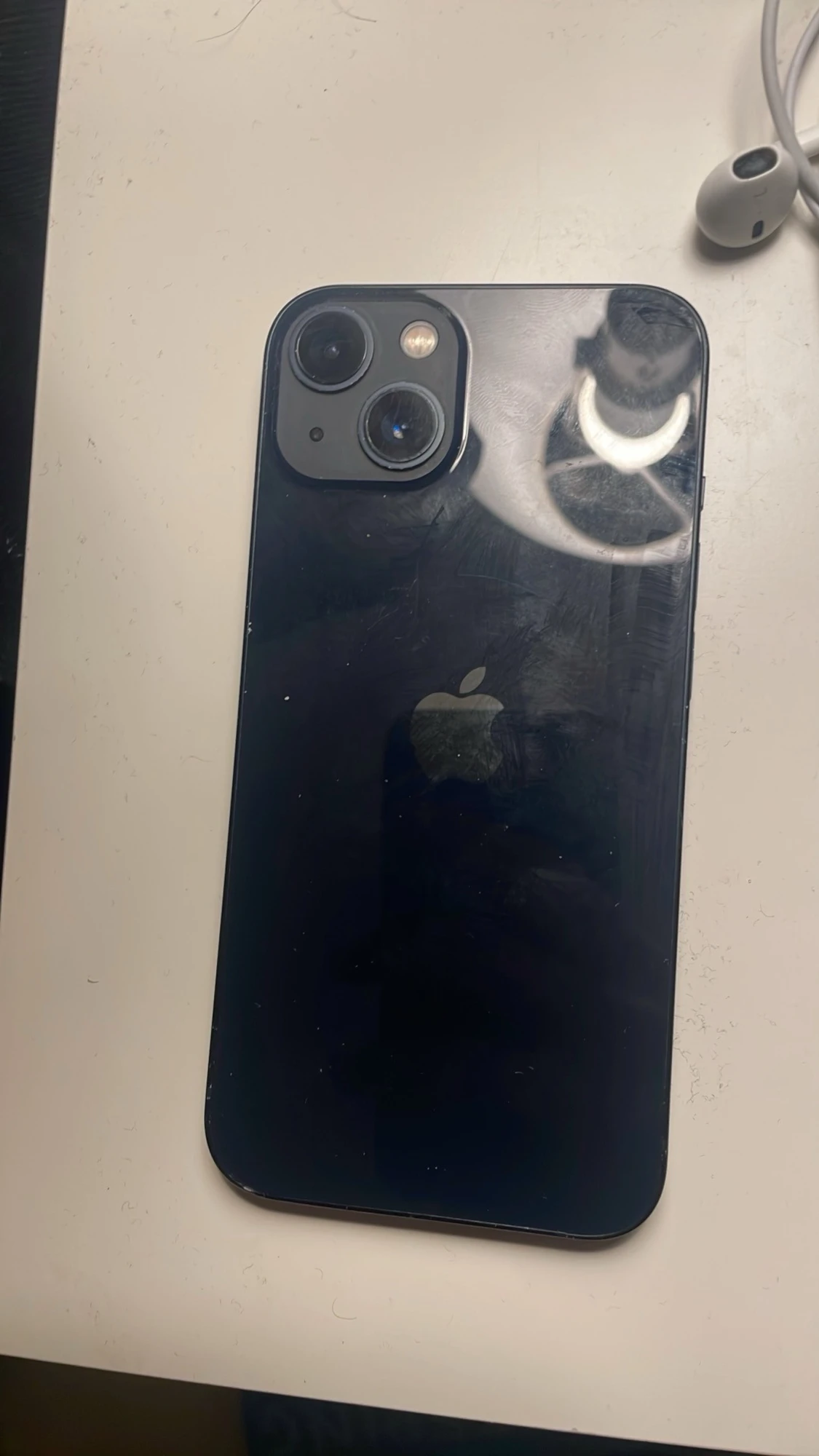 Svart iPhone 13 - 1