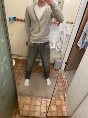 John Henric kaschmir  - [Kaschmir zip hoodie] [Stolek S][Mycket bra skick] [Nypris 3000] Skriv om du har frågor